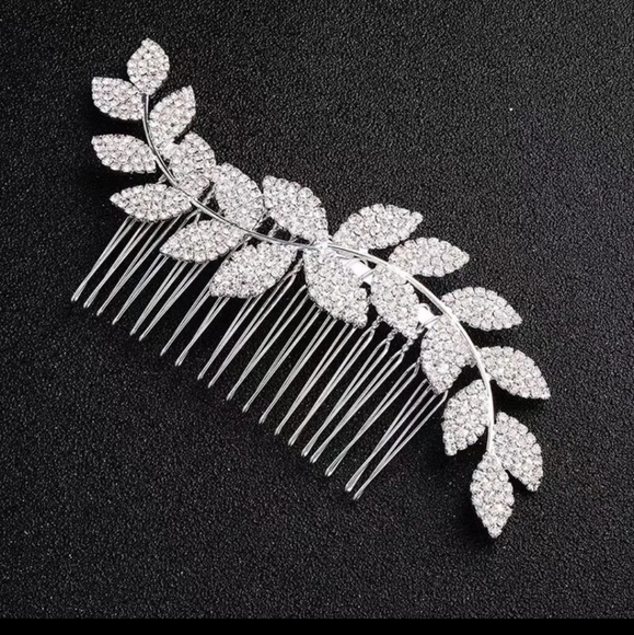 Bridal Crystal Comb wedding accessory - Picture 2 of 4